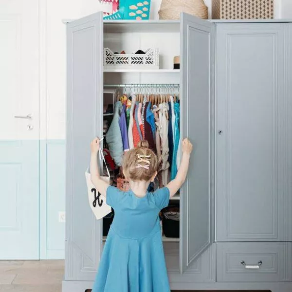 Ines neutral gray szafa 3-drzwiowa