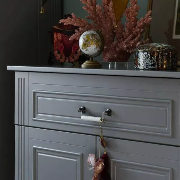 Ines neutral gray wysoka komoda 2-drzwiowa