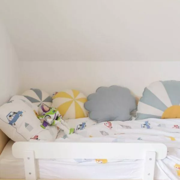 Bellamy barierka uniwersalna snow/ timeless white