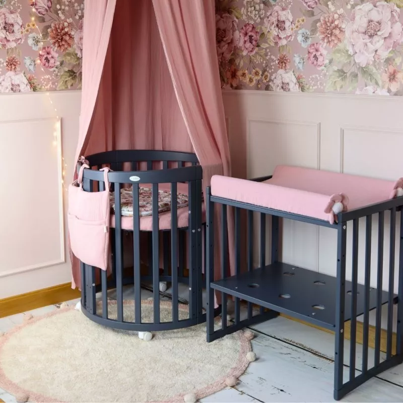 czarny przewijak z różowymi akcentami