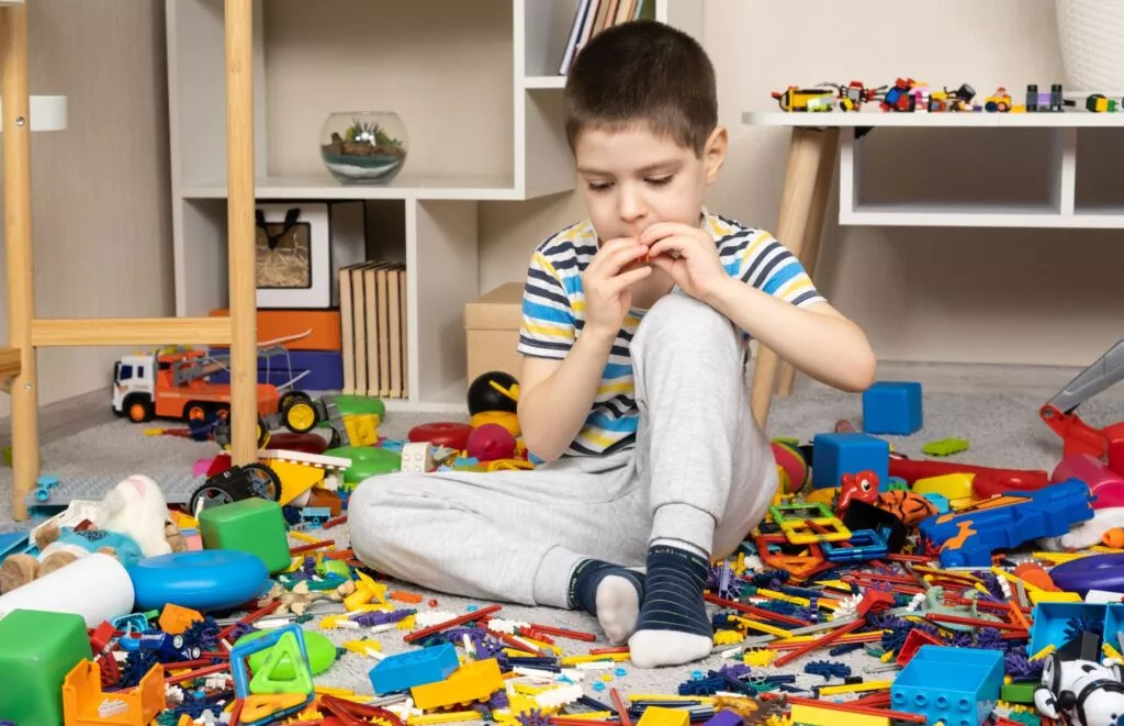 Jak poradzić sobie z bałaganem w pokoju dziecka